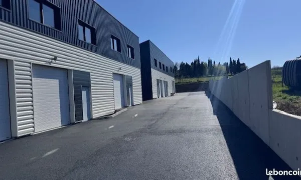 Local 138 m² Drémil-Lafage