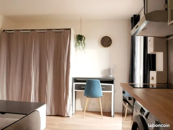 Superbe petit studio lumineux et entièrement rénové, au calme