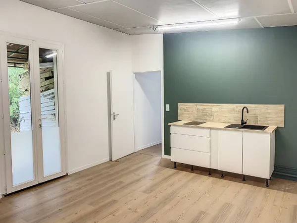 A LOUER - Local d'activité Fontenay-le-Comte 160 m²
