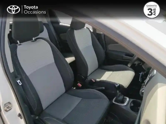 Toyota Yaris 70 vvt-i ultimate 5p — photo 6
