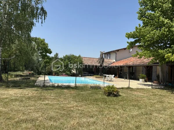 Maison 7 pièces 270 m²