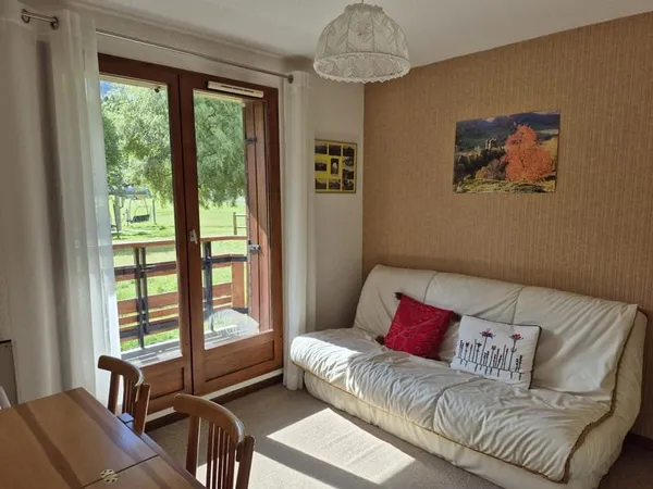 'Sous compromis' STUDIO BALCON EN REZ-DE-JARDIN RÉSIDENCE L
