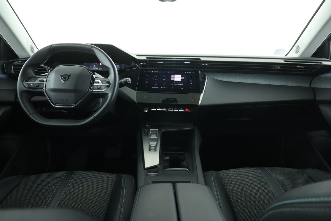 Peugeot 308 1.6 PHEV Allure Pack e-EAT8 — photo 11