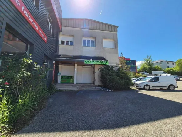 Local commercial 93 m²