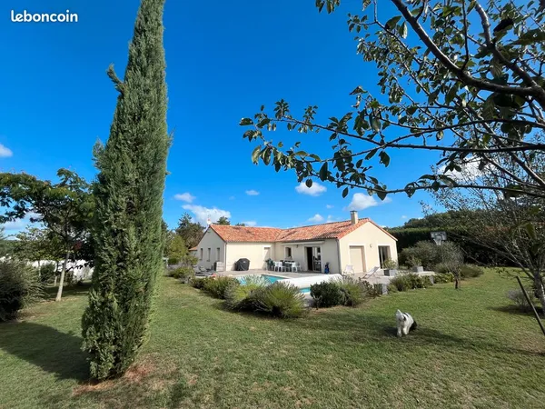 Plain-pied récent152 m2- Terrain paysager 2800 m2- Piscine- Prestations soignées