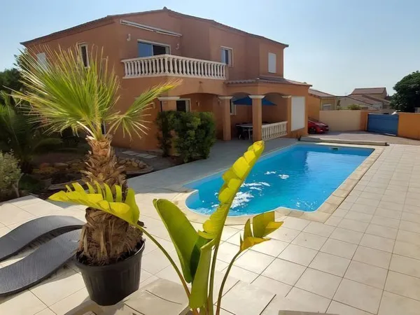 VILLA 200m² -Immeuble 2 APPARTEMENTS INDÉPENDANTS - PISCINE