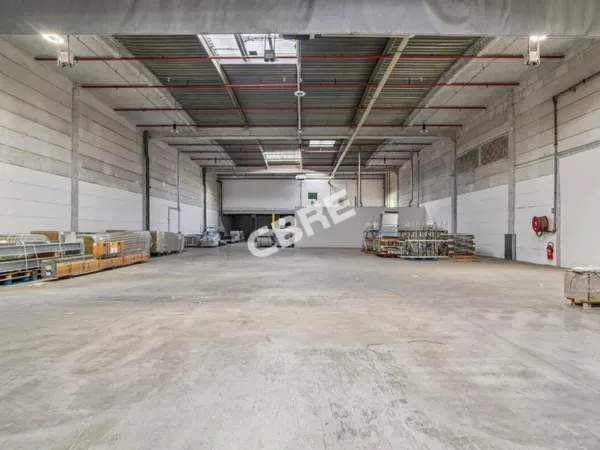 Local d'activité 3272 m²