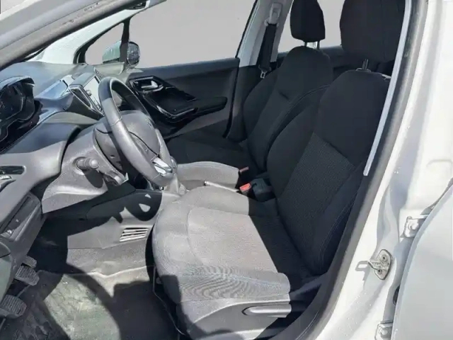 Peugeot 208 puretech 82ch s&amp;s bvm5 — photo 11