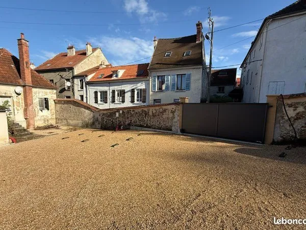Parking/box 1 pièce 500 m² LA FERTE SOUS JOUARRE
