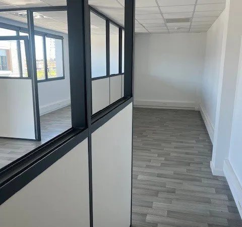 Local d’activité et entrepôt Location Toulouse  296m² 2843€