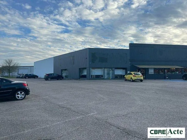 Local commercial 472 m²