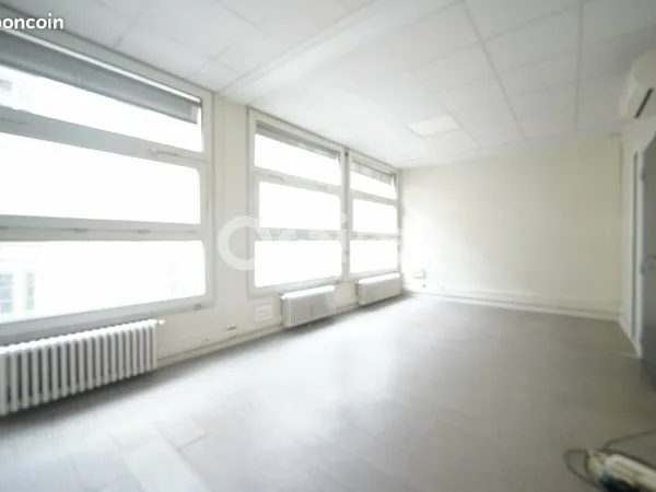 Bureau 250 m²