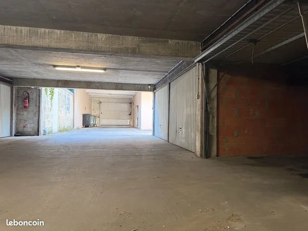 Garage / Box fermé sécurisé 18 m2