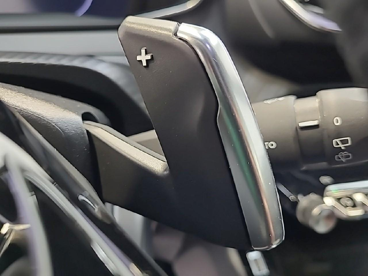 Peugeot 2008 hybrid 145 e-dcs6 allure — photo 27