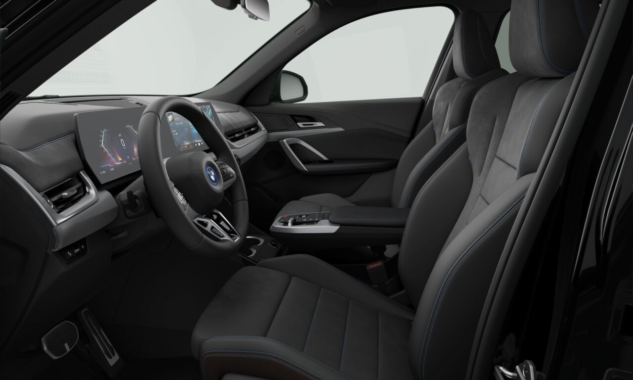 BMW iX1 eDrive20 — photo 4