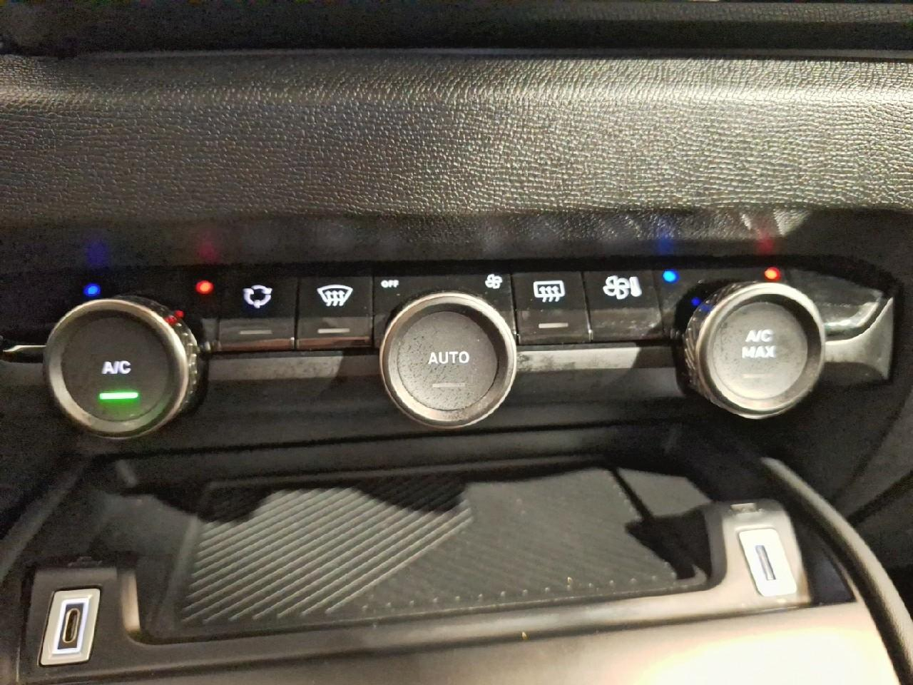 Citroën C4 puretech 130ch s&s shine eat8 — photo 16