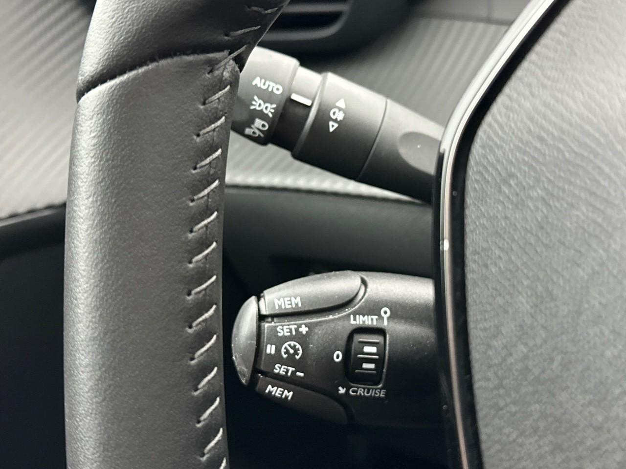 Peugeot 208 electrique 54 kwh 156ch allure — photo 17