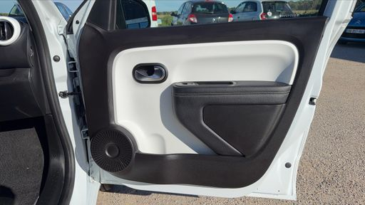 Renault Twingo E-Tech 81 22 kWh - Techno – 2022 – 35926 km – Électrique – Boîte Automatique — photo 30