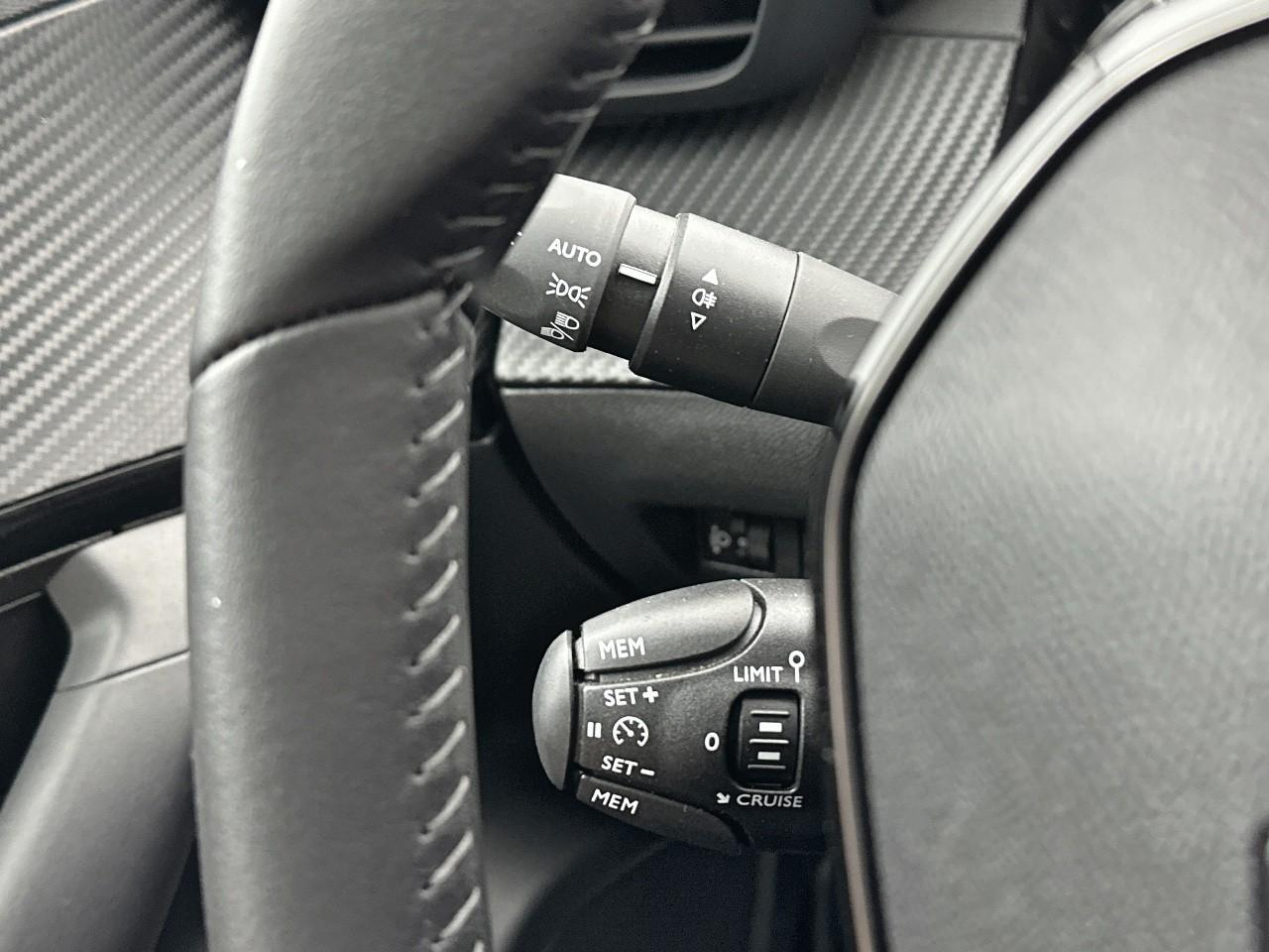 Peugeot 2008 electrique 54 kwh 156 ch allure — photo 17