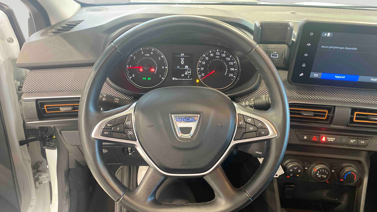 Dacia Sandero ECO-G 100 - 22 — photo 10