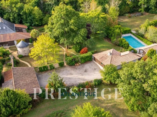 Maison de plain-pied 12 pièces 306 m²