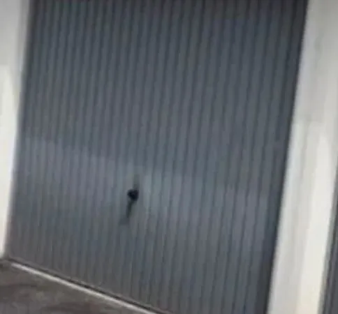Garage, parking 1 moto a louer