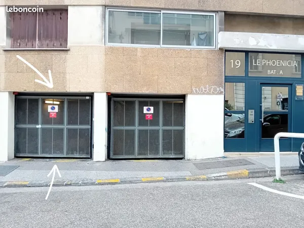 Emplacement de parking en interieur