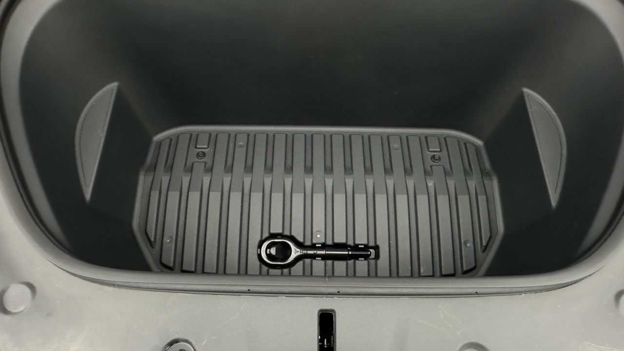 Tesla MODEL Y Standard RWD — photo 31