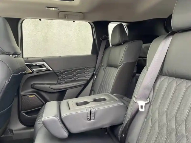 Mitsubishi Outlander 2.4 mivec phev 306 4wd instyle — photo 10