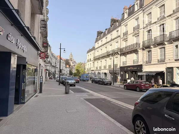 Bureaux 9 pièces 139 m²