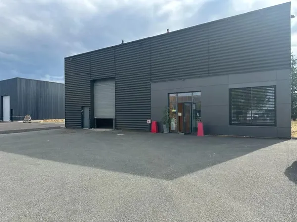 Local 6 pièces 643 m²