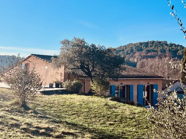 MAISON AVEC PISCINE AU CALME