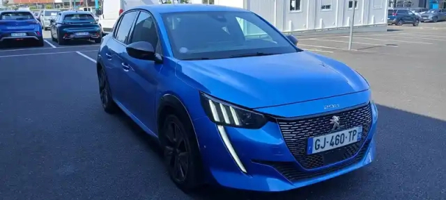 Peugeot 208 puretech 100 s&amp;s eat8 — photo 1