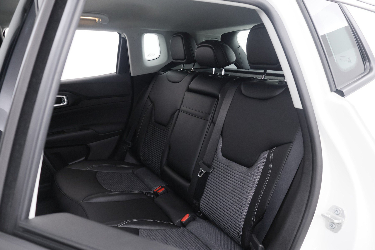 Jeep Compass — photo 31