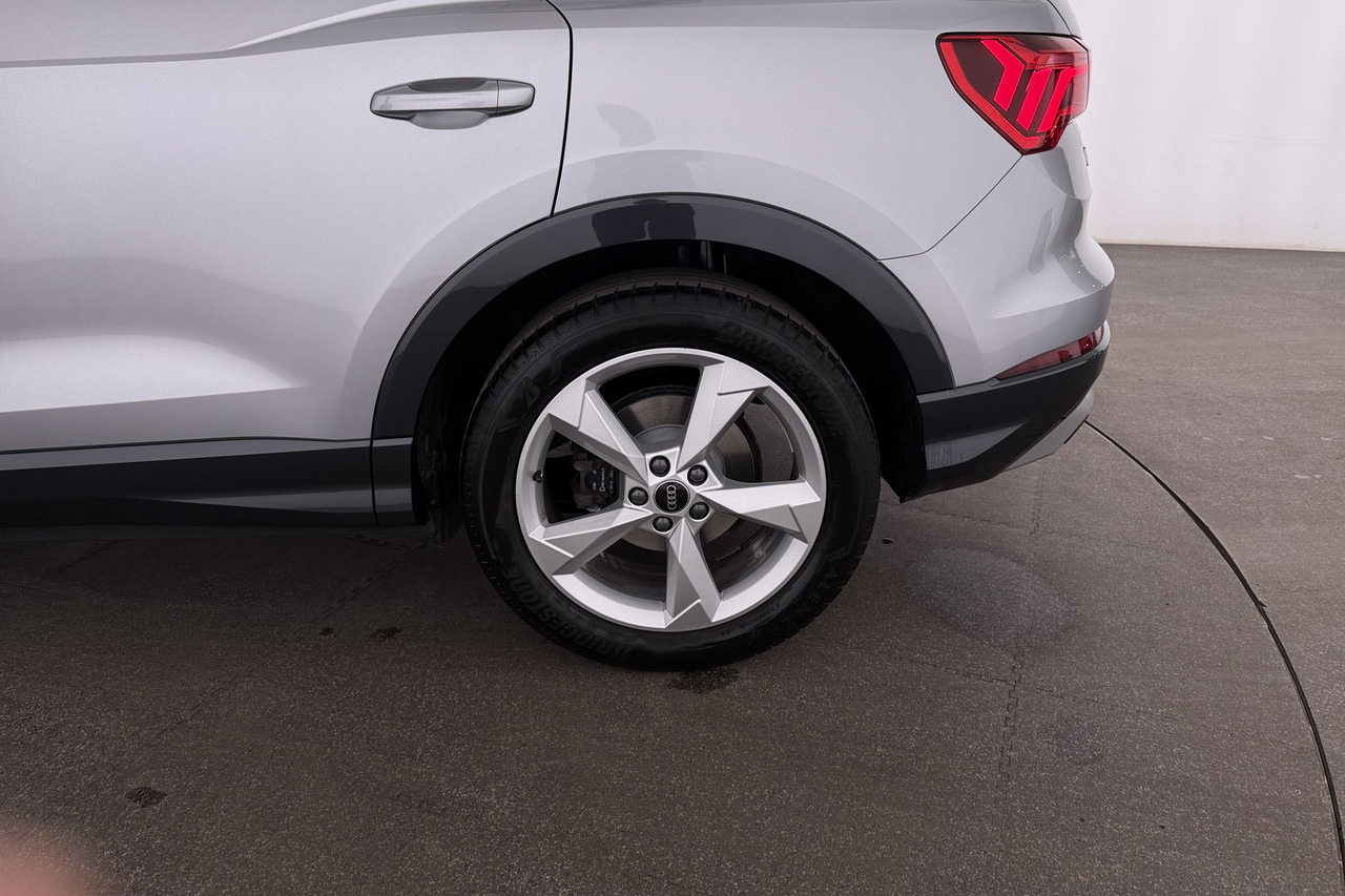 Audi Q3 — photo 24