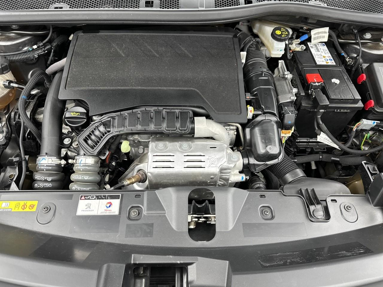 Peugeot 2008 puretech 130 s&s eat8 gt pack — photo 13