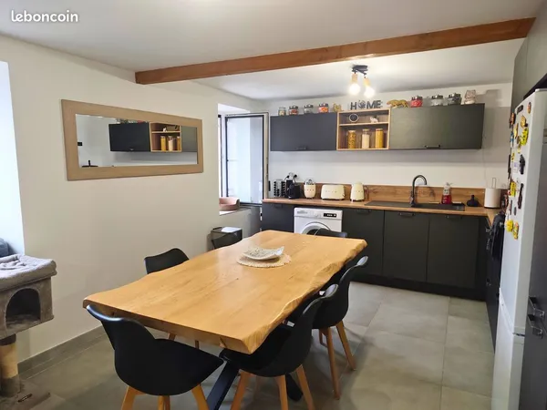 Appartement T2 rénové avec garage et terrasse - Saint-Chinian