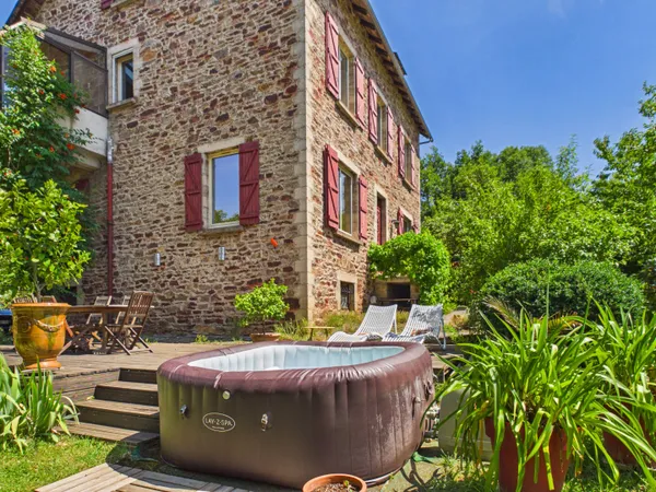 GRANDE MAISON EN PIERRE T6