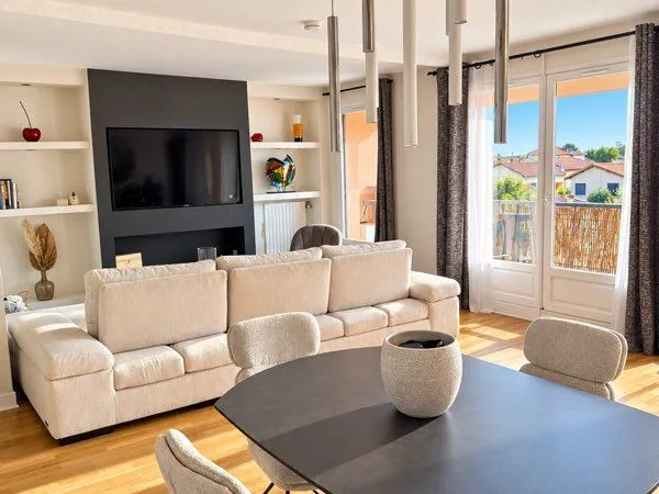 Grand T3 de 91 m² Carrez (105 m² au sol) - Dernier étage, terrasses et vue imprenable - Côte Pavée