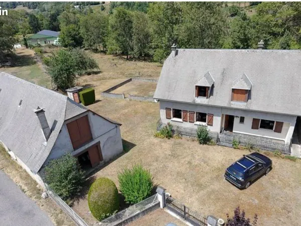 Rare ensemble immobilier sur plus d'un hectare d'un seul tenant
