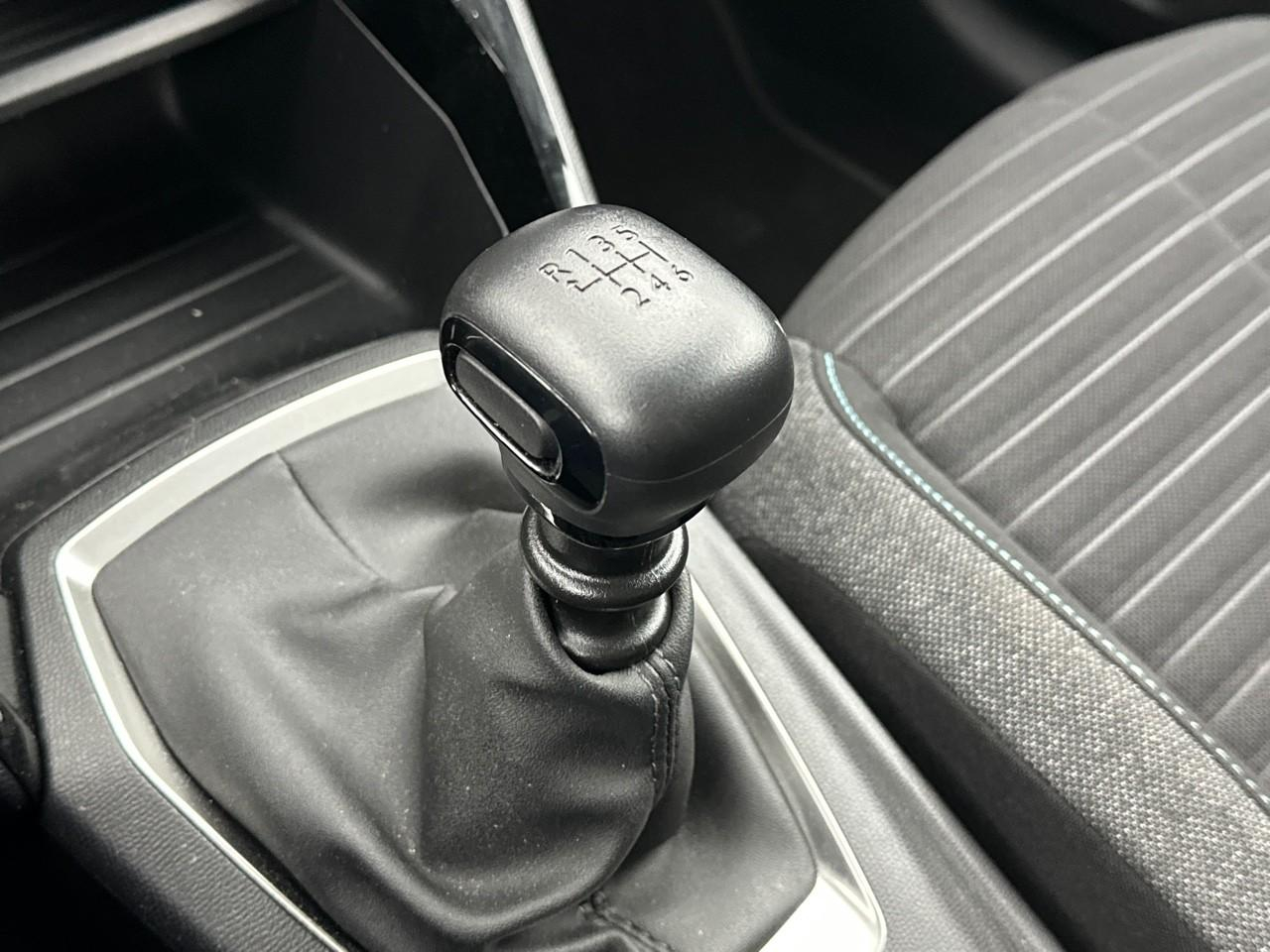 Peugeot 208 puretech 100 s&s bvm6 style — photo 28