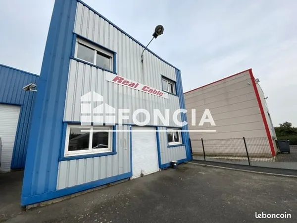 Local commercial 5 Pièces 118.49m² à louer 1980 - GUILLERVAL 91690