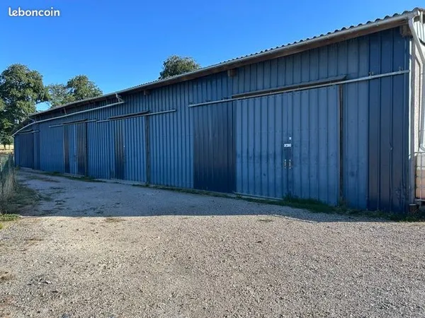 Bâtiment de stockage