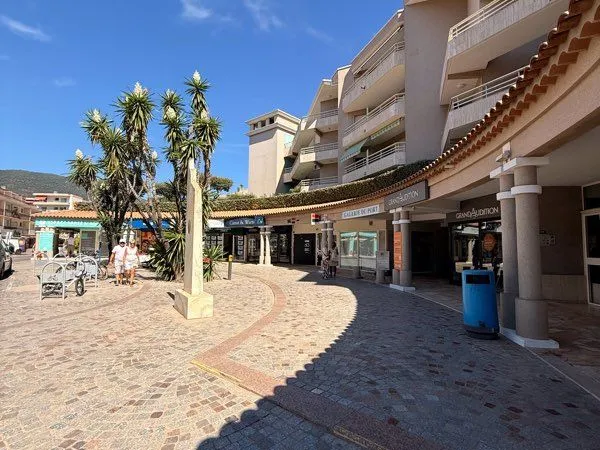 Local commercial Cavalaire VAR