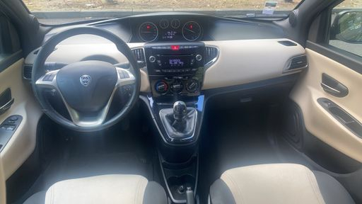 Lancia Ypsilon 1.2 69 - Gold – 2014 – 57800 km – Essence – Boîte Manuelle — photo 30