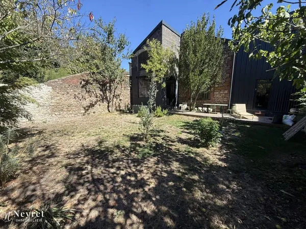 Local 5 pièces 590 m²