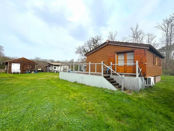 Chalet Bois à proximité de l'océan avec dépendances