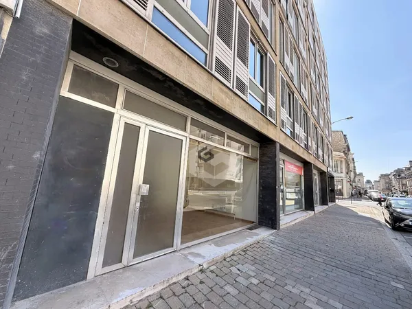 Local professionnel 183 m²