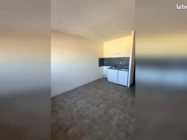 Studio 1 pièce 28 m²