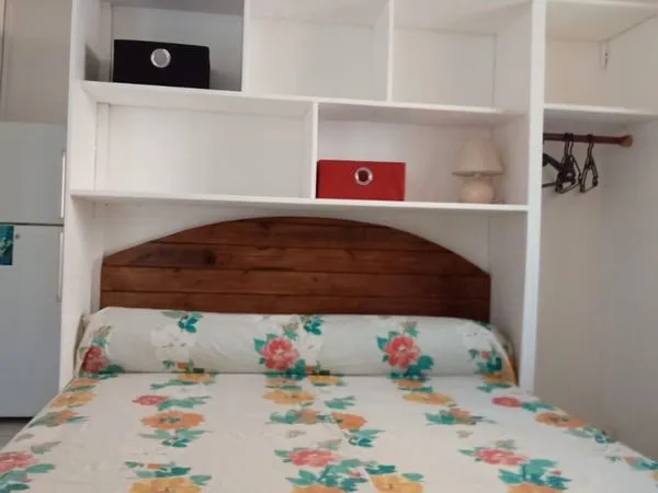 Loue au Gosier mignon petit studio rénové, aménagé situé à proximité d'un centre commercial et d'une